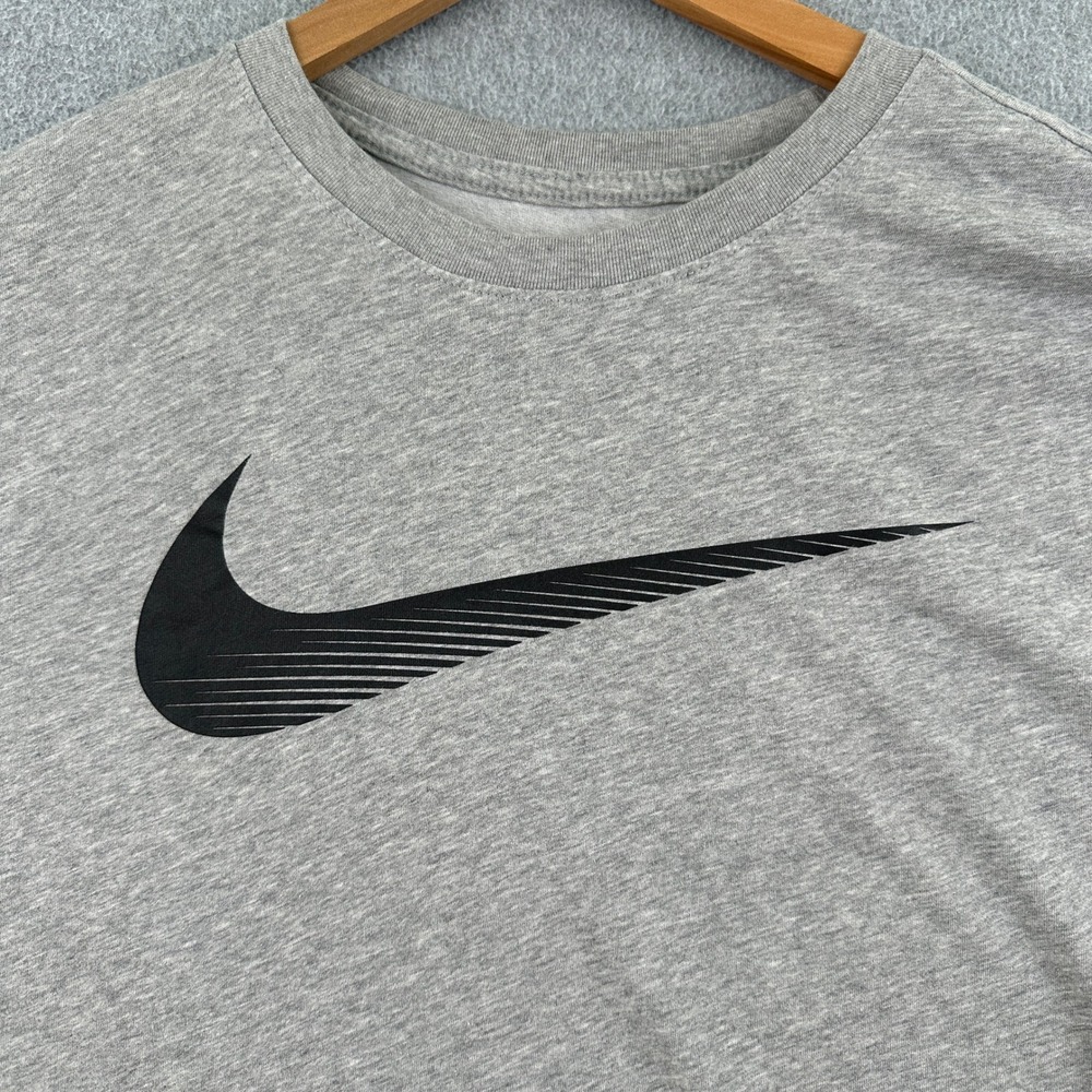 Nike Shirt Mens Large Gray The Nike Tee Dri-Fit Short Sleeve Swoosh Graphic